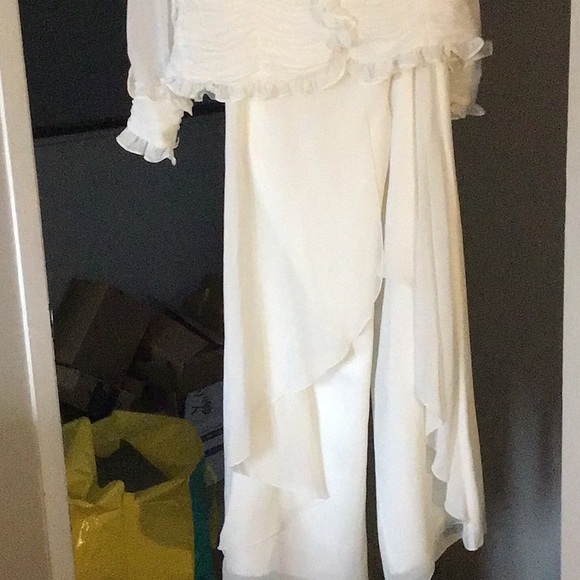 Women’s rehearsal wedding suit - Picture 2 of 2